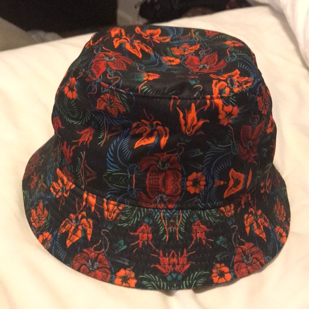 Bucket Hat